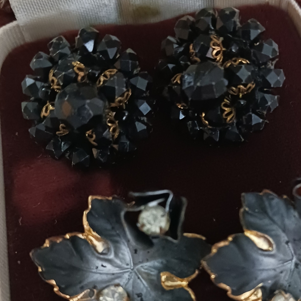 Vintage Clip Earrings 2 Pair - Picture 7 of 8